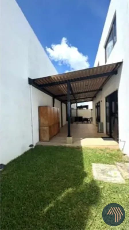 VENTA DE MODERNA CASA EXCELENTE UBICACIÓN - BLV. SAN CRISTOBAL — Casa en Venta en Zona 8 Mixco, Guatemala, Ciudad — foto 8 de 12