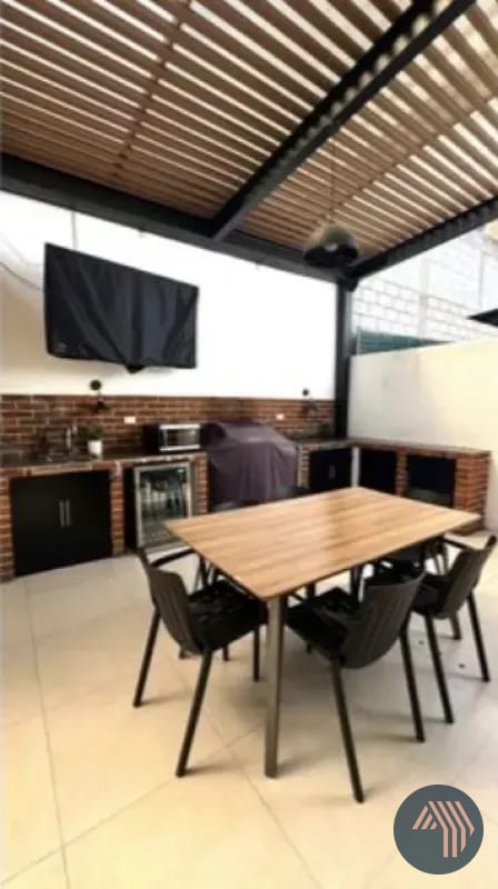 VENTA DE MODERNA CASA EXCELENTE UBICACIÓN - BLV. SAN CRISTOBAL — Casa en Venta en Zona 8 Mixco, Guatemala, Ciudad — foto 5 de 12