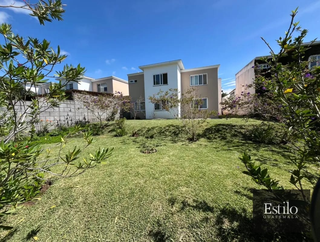 CASA EN VENTA FONTANA II — Casa en Venta en La Fontana II, Carretera a El Salvador, Guatemala, Ciudad — foto 1 de 9
