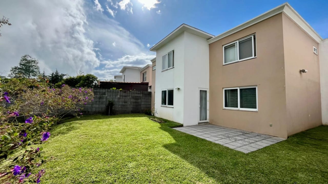 Casa en Venta Fontana II — Casa en Venta en La Fontana II, Carretera a El Salvador, Guatemala, Ciudad — foto 2 de 9