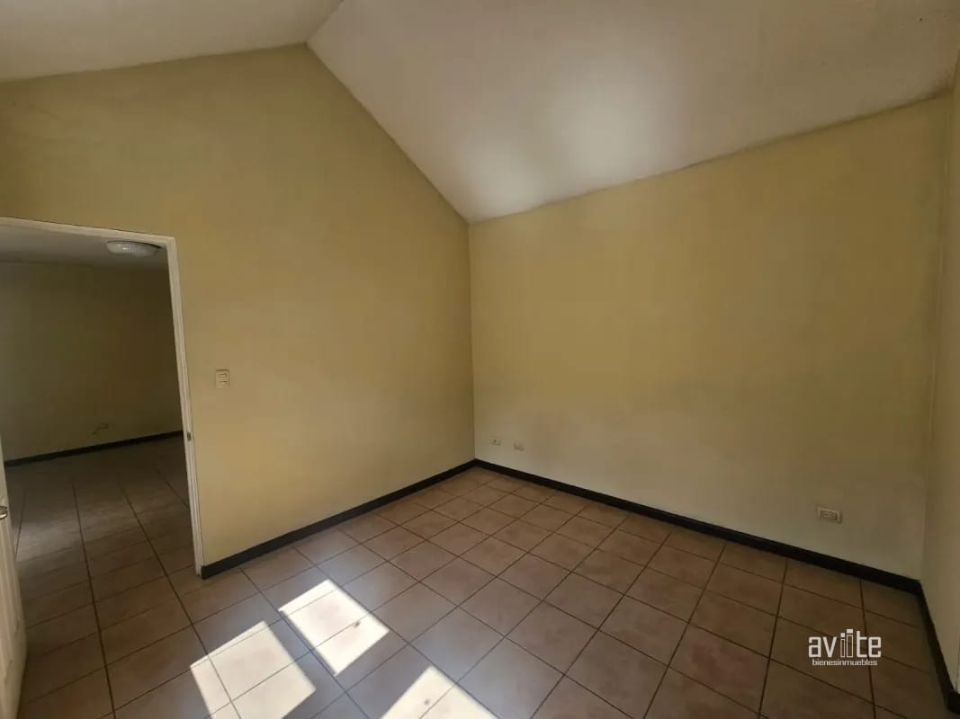 Condado Naranjo, casa Navarra dentro de Alameda Norte Q2,800,000 — Casa en Venta en Condado Naranjo, Zona 4 Mixco, Guatemala, Ciudad — foto 7 de 14