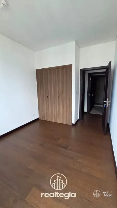 APARTAMENTO NOGALES DE CAYALÁ ZONA 16 — Apartamento en Venta en Zona 16, Guatemala, Ciudad — foto 8 de 13