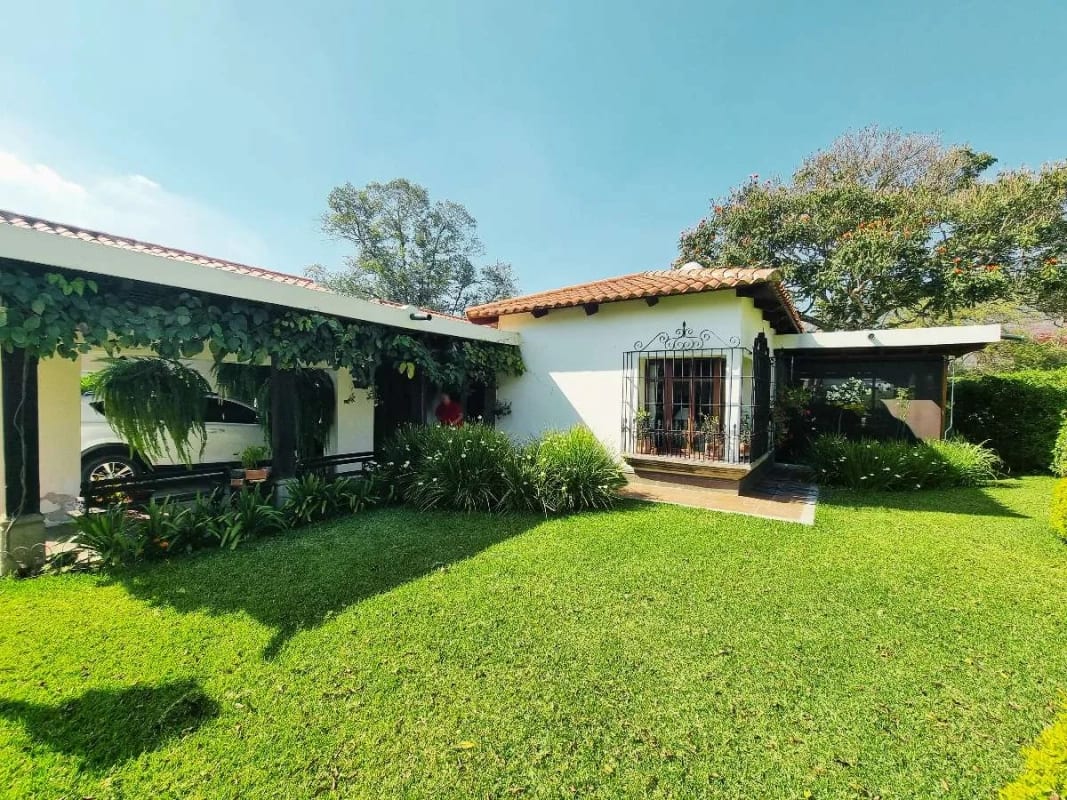 Casa en Venta en Casco de Antigua Guatemala — Casa en Venta en Dentro del Casco, Antigua, Sacatepéquez — foto 1 de 17