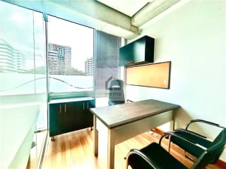 Oficina en renta, Edificio Platina zona 10 — Oficina en Alquiler en Zona 10, Guatemala, Ciudad — miniatura 4 de 17