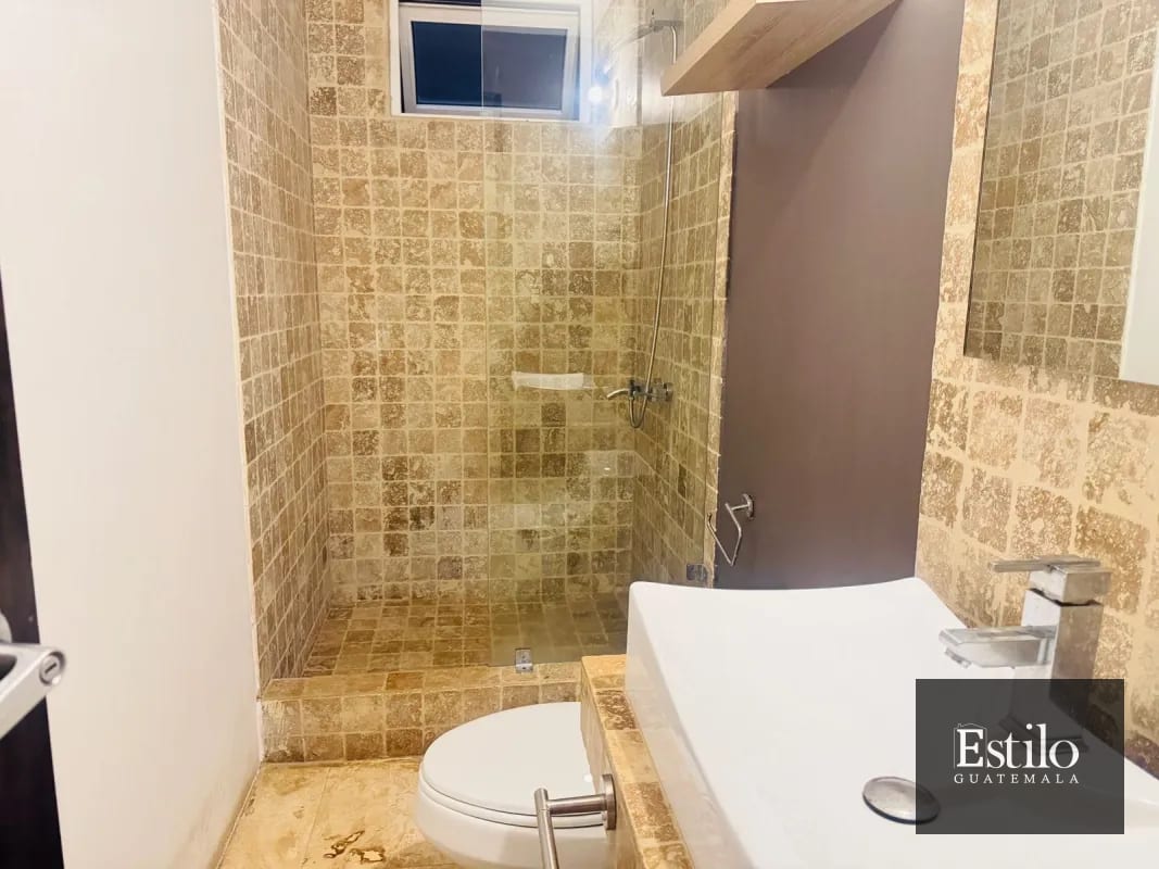 CASA EN VENTA CONDOMINIO COLINAS DE CASTEL — Casa en Venta en Colinas de Castel, Carretera a El Salvador, Guatemala, Ciudad — foto 10 de 12