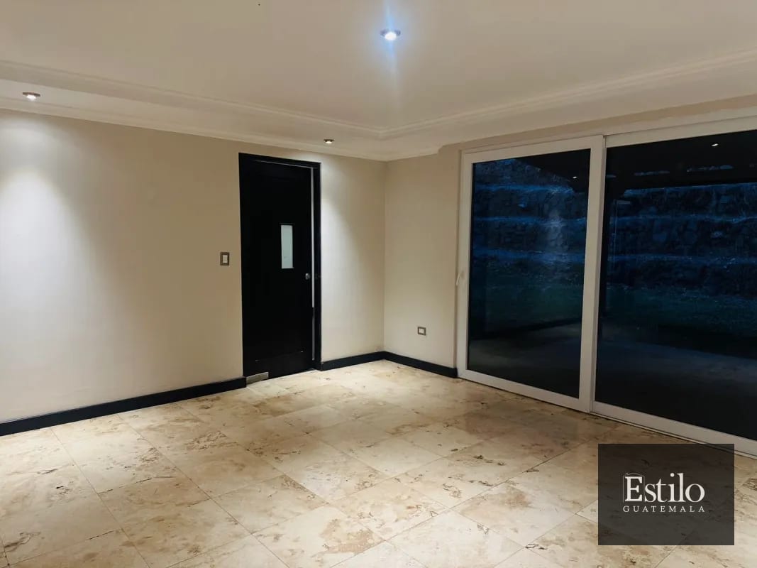 CASA EN VENTA CONDOMINIO COLINAS DE CASTEL — Casa en Venta en Colinas de Castel, Carretera a El Salvador, Guatemala, Ciudad — foto 9 de 12