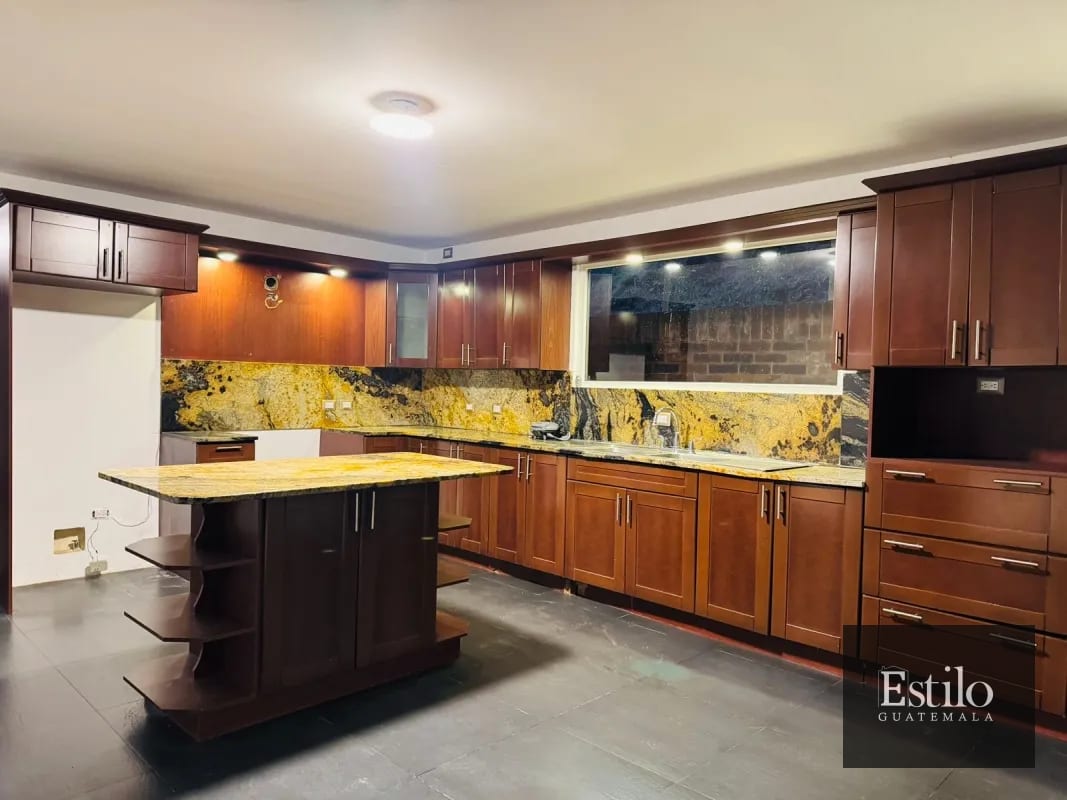 CASA EN VENTA CONDOMINIO COLINAS DE CASTEL — Casa en Venta en Colinas de Castel, Carretera a El Salvador, Guatemala, Ciudad — foto 6 de 12