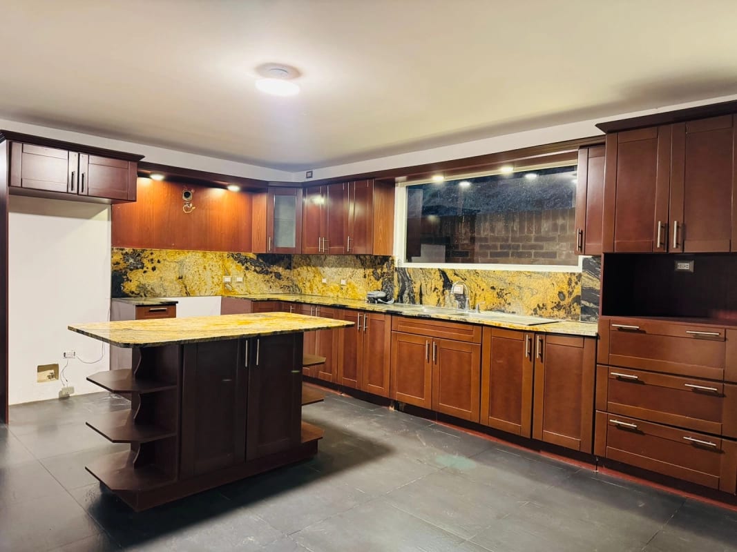 Casa en Venta Condominio Colinas de Castel — Casa en Venta en Colinas de Castel, Carretera a El Salvador, Guatemala, Ciudad — foto 6 de 12