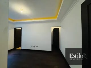 CASA EN VENTA CONDOMINIO COLINAS DE CASTEL — Casa en Venta en Colinas de Castel, Carretera a El Salvador, Guatemala, Ciudad — miniatura 3 de 12