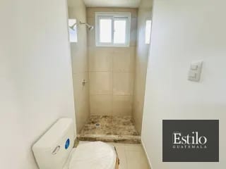 HERMOSA CASA EN VENTA HACIENDA LAS MERCEDES — Casa en Venta en San José Pinula, Guatemala, Ciudad — miniatura 3 de 12