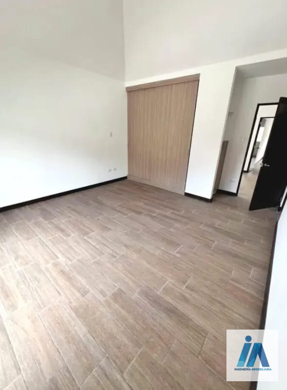 CASA EN VENTA📍Prados de Fraijanes, Km. 21.5 Carretera a Fraijanes  Descubre esta espectacular residencia — Casa en Venta en Fraijanes, Carretera a El Salvador, Guatemala, Ciudad — foto 9 de 11