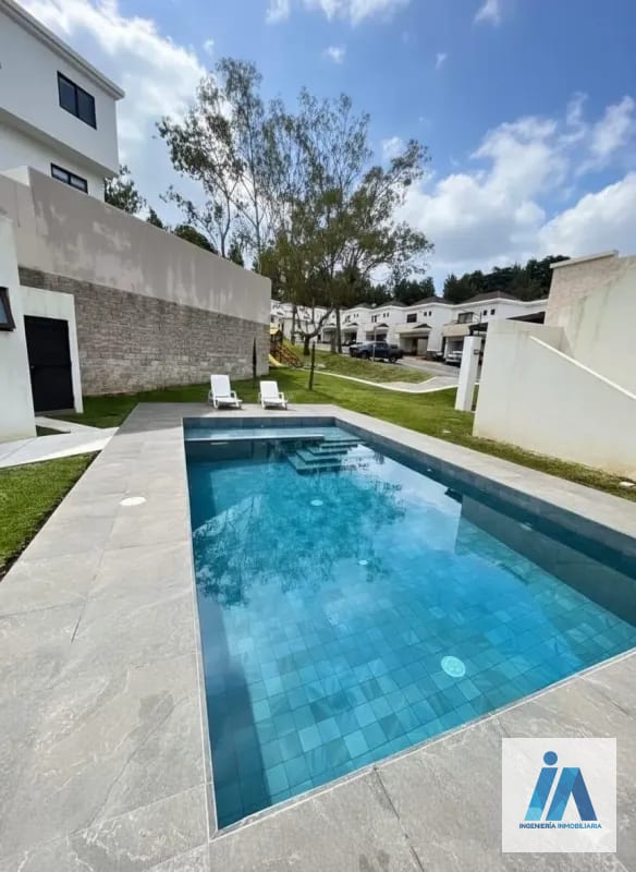 CASA EN VENTA📍Prados de Fraijanes, Km. 21.5 Carretera a Fraijanes  Descubre esta espectacular residencia — Casa en Venta en Fraijanes, Carretera a El Salvador, Guatemala, Ciudad — foto 2 de 11
