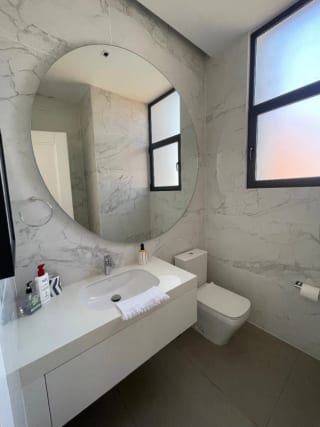 APARTAMENTO VENTA ZONA 10, MARANTA OAKLAND , 2 DORMITORIOS, SALA FAMILIAR, 2 PARQUEOS , BODEGA + DORMITORIO DE SERVICIO $550,000 + IMPUESTOS — Apartamento en Venta en Zona 10, Guatemala, Ciudad — miniatura 10 de 17