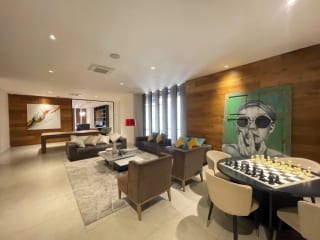 APARTAMENTO VENTA ZONA 10, MARANTA OAKLAND , 2 DORMITORIOS, SALA FAMILIAR, 2 PARQUEOS , BODEGA + DORMITORIO DE SERVICIO $550,000 + IMPUESTOS — Apartamento en Venta en Zona 10, Guatemala, Ciudad — miniatura 12 de 17