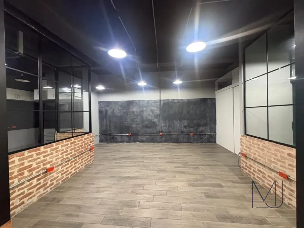 Oficina en Alquiler / Venta | Edificio Pialé | Zona 10 | Con terraza y jardín — Oficina en Venta en Pialé, Zona 10, Guatemala, Ciudad — foto 1 de 7