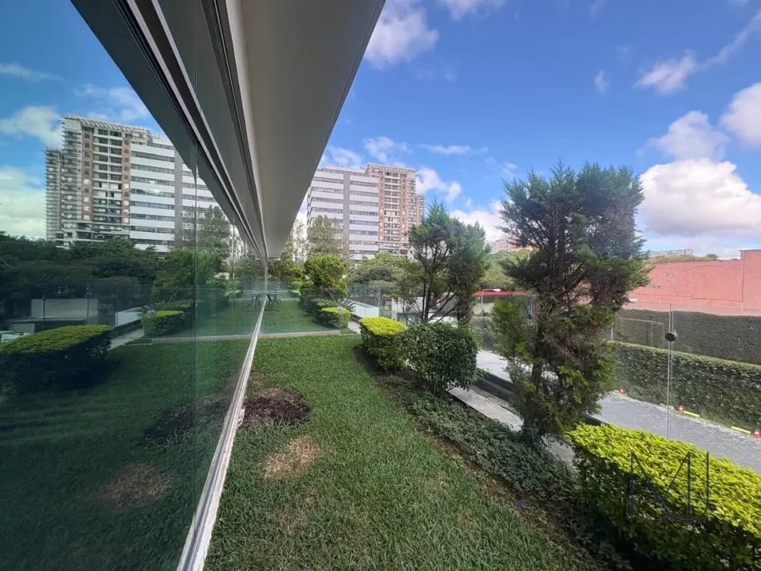 Oficina en Alquiler / Venta | Edificio Pialé | Zona 10 | Con terraza y jardín — Oficina en Venta en Pialé, Zona 10, Guatemala, Ciudad — foto 6 de 7