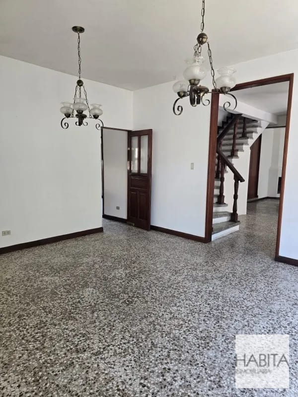 Propiedad en Alquiler para Oficinas o Negocio, San Cristóbal zona 8 de Mixco — Casa en Alquiler en Zona 8 Mixco, Guatemala, Ciudad — foto 1 de 17