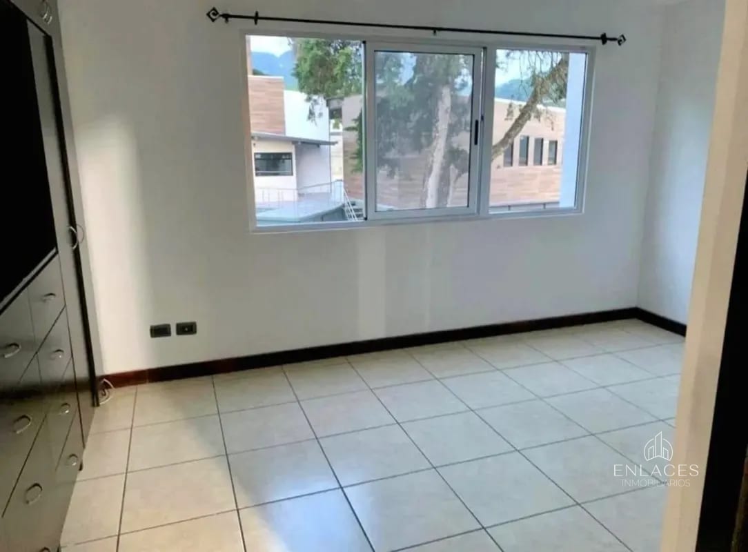 Zona 16 • Apartamento en Venta • Edificio Euzkadi — Apartamento en Venta en Bosques de Euskadi, Zona 16, Guatemala, Ciudad — foto 4 de 7