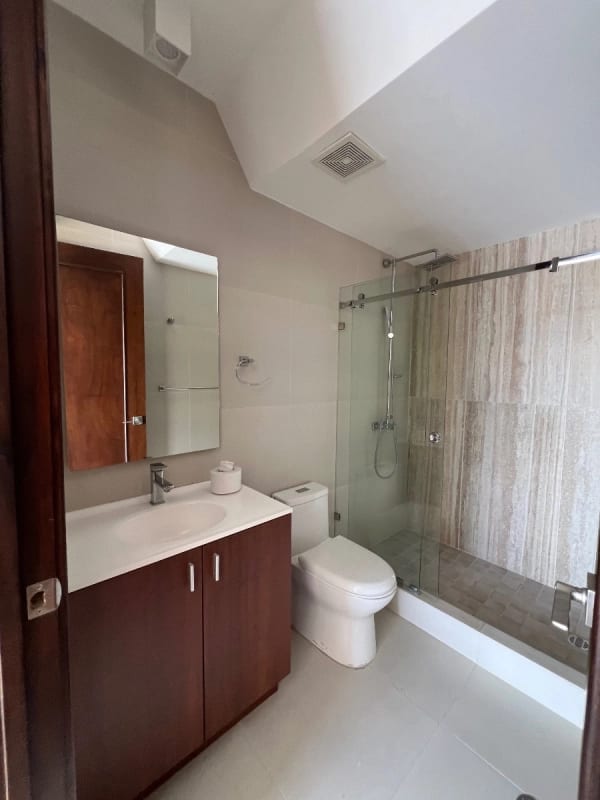 Zona 15 VH2, Apartamento Renta 97 MTS2, 2 Dormitorios, 2 Parqueos Tandem y Bodega Aire Acondicionado — Apartamento en Alquiler en Vista Hermosa II, Zona 15, Guatemala, Ciudad — foto 9 de 10