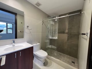 Zona 15 VH2, Apartamento Renta 97 MTS2, 2 Dormitorios, 2 Parqueos Tandem y Bodega Aire Acondicionado — Apartamento en Alquiler en Vista Hermosa II, Zona 15, Guatemala, Ciudad — miniatura 7 de 10