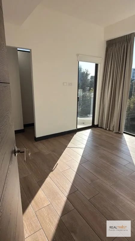 Apartamento en renta ubicado cerca de la universidad marroquín — Apartamento en Alquiler en Zona 10, Guatemala, Ciudad — foto 8 de 9