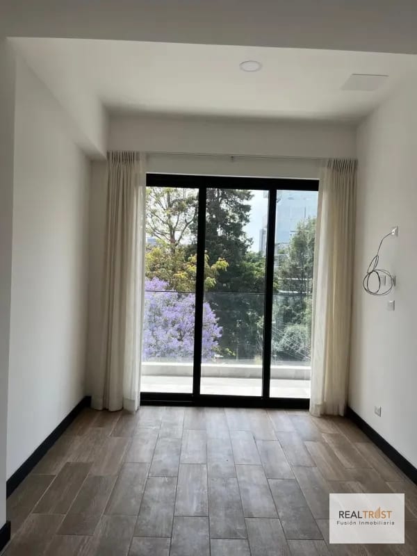 Apartamento en renta ubicado cerca de la universidad marroquín — Apartamento en Alquiler en Zona 10, Guatemala, Ciudad — foto 1 de 9