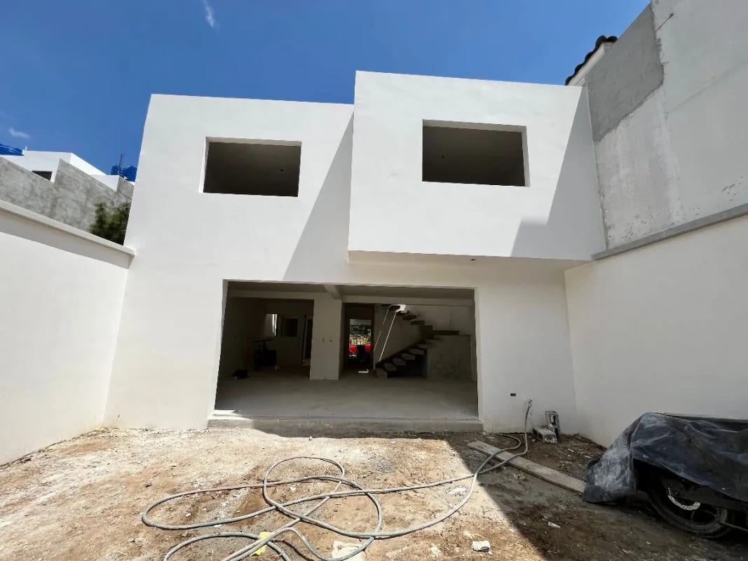 Casa en venta de 4 habitaciones, Hacienda Real, Zona 16 Lista para Abril 2026 — Casa en Venta en Hacienda Real, Zona 16, Guatemala, Ciudad — foto 1 de 9