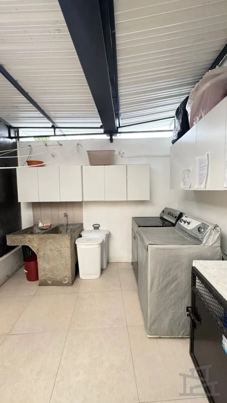 HERMOSA CASA EN VENTA San Cristóbal - Colonia Las Orquideas Sector A1 - A9. — Casa en Venta en Zona 8 Mixco, Guatemala, Ciudad — foto 9 de 17