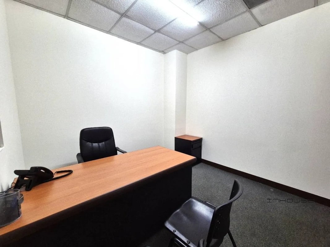 OFICINA EN RENTA ZONA 9 AMUEBLADA Y EQUIPADA — Oficina en Alquiler en Zona 9, Guatemala, Ciudad — foto 4 de 4