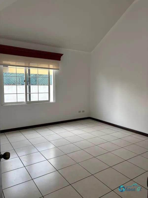 CASA EN RENTA, KM 20.5 CARRETERA A FRAIJANES. — Casa en Alquiler en Carretera a El Salvador, Guatemala, Ciudad — foto 1 de 14