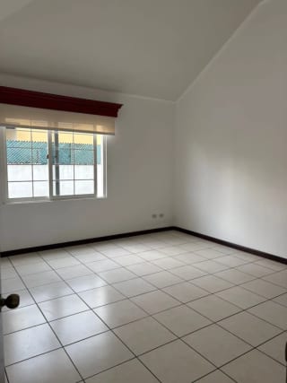 CASA EN RENTA, KM 20.5 CARRETERA A FRAIJANES. — Casa en Alquiler en Carretera a El Salvador, Guatemala, Ciudad — miniatura 1 de 14
