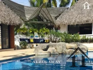 REMATO casa de playa amueblada a 3kms del puente hacía Monterrico — Casa vacacional en Venta en Iztapa, Escuintla — miniatura 1 de 11