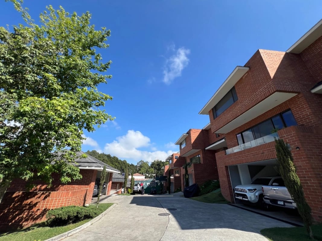 CASA VENTA A PASOS DE MINUTO MUXBAL CONDOMINIO EL CARMEN, 390 MTS2, 4 DORMITORIOS CASA UNO CON SU BAÑO, CERCA COLEGIO MONTESSORI $525,000 — Casa en Venta en Muxbal, Guatemala, Ciudad — foto 12 de 13
