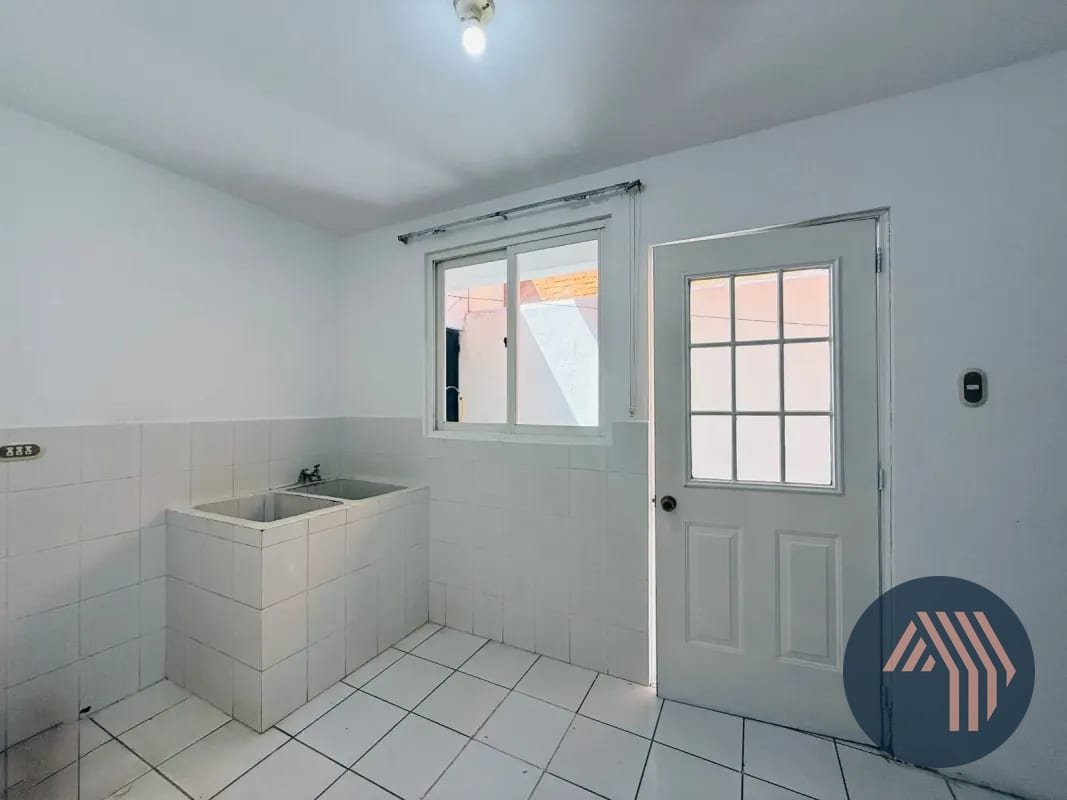 VENTA DE HERMOSA CASA - SAN ANTONIO, KM 16.5 CES — Casa en Venta en San Antonio, Carretera a El Salvador, Guatemala, Ciudad — foto 9 de 17