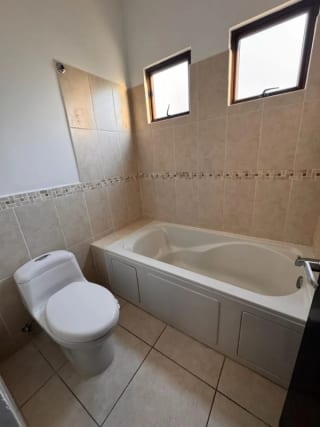 Venta de Casa Vistas de San Isidro Zona 16 — Casa en Venta en Vistas de San Isidro, Zona 16, Guatemala, Ciudad — miniatura 6 de 15