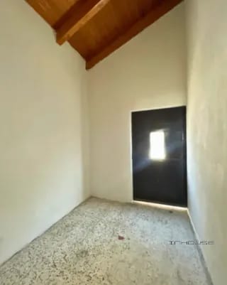 CASA EN VENTA EN ZONA 4 DE MIXCO, PARA USO COMERCIAL — Casa en Venta en Zona 4 Mixco, Guatemala, Ciudad — miniatura 2 de 10