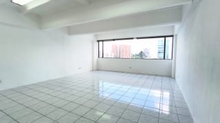 RENTO / VENDO Oficina Zona 10, Plaza Buro — Oficina en Alquiler en Plaza Buró, Zona 10, Guatemala, Ciudad — miniatura 1 de 5