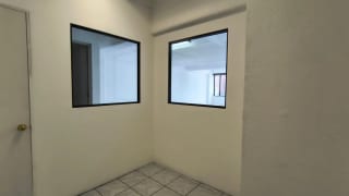 RENTO / VENDO Oficina Zona 10, Plaza Buro — Oficina en Alquiler en Plaza Buró, Zona 10, Guatemala, Ciudad — miniatura 4 de 5