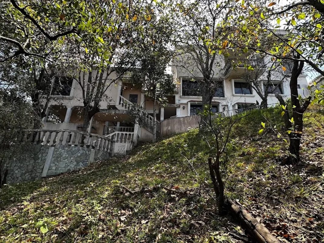 HERMOSA CASA EN COLONIA PRIMAVERA, ZONA 11 — Casa en Venta en La Primavera, Zona 11, Guatemala, Ciudad — foto 8 de 15