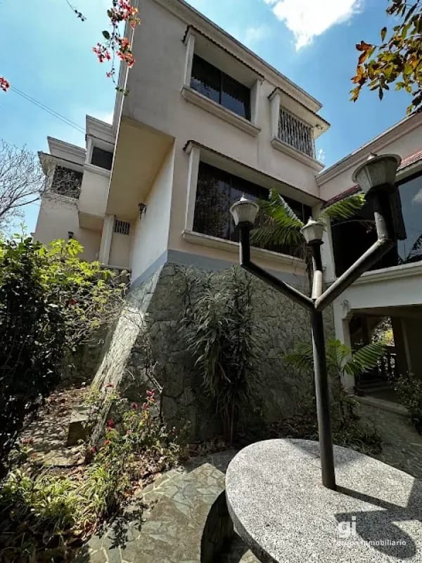 HERMOSA CASA EN COLONIA PRIMAVERA, ZONA 11 — Casa en Venta en La Primavera, Zona 11, Guatemala, Ciudad — foto 4 de 15