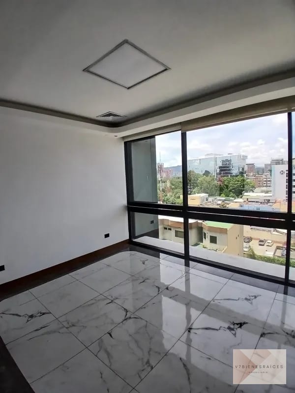 CLÍNICA U OFICINA EN RENTA — Clínica en Alquiler en Zona 10, Guatemala, Ciudad — foto 1 de 10