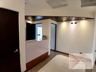 CLÍNICA U OFICINA EN RENTA — Clínica en Alquiler en Zona 10, Guatemala, Ciudad — miniatura 4 de 10