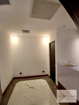 CLÍNICA U OFICINA EN RENTA — Clínica en Alquiler en Zona 10, Guatemala, Ciudad — miniatura 3 de 10