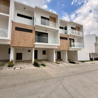 Casa en venta | 4 ha | 3 parqueos | Pérgola | El Nogal de San Isidro, zona 16 — Casa en Venta en Zona 16, Guatemala, Ciudad — miniatura 1 de 13