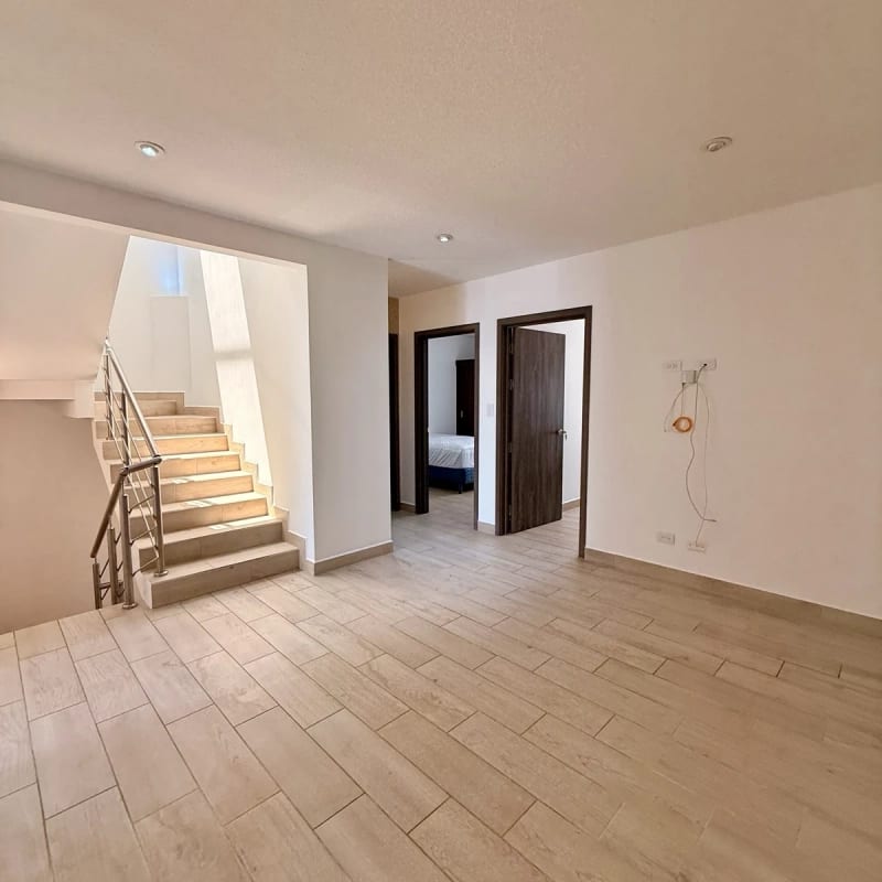 Casa en venta | 4 ha | 3 parqueos | Pérgola | El Nogal de San Isidro, zona 16 — Casa en Venta en Zona 16, Guatemala, Ciudad — foto 7 de 13