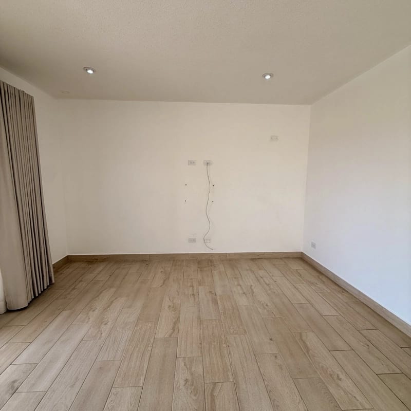 Casa en venta | 4 ha | 3 parqueos | Pérgola | El Nogal de San Isidro, zona 16 — Casa en Venta en Zona 16, Guatemala, Ciudad — foto 5 de 13
