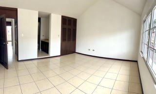 Casa en Venta Carretera al Salvador km.16.5 — Casa en Venta en km 16-20, Carretera a El Salvador, Guatemala, Ciudad — miniatura 3 de 10