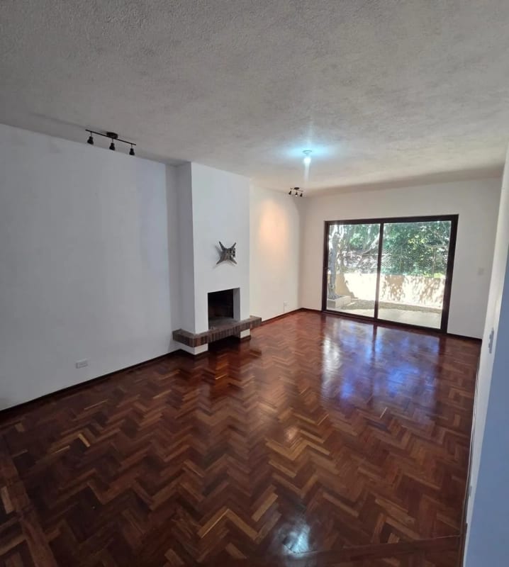 Casa Amplia con ubicación Estrategica en Carretera al Salvador km.13.5 — Casa en Venta en km 11-15, Carretera a El Salvador, Guatemala, Ciudad — foto 14 de 15