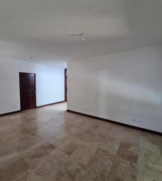 Casa Amplia con ubicación Estrategica en Carretera al Salvador km.13.5 — Casa en Venta en km 11-15, Carretera a El Salvador, Guatemala, Ciudad — miniatura 13 de 15