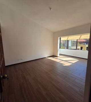 Casa Amplia con ubicación Estrategica en Carretera al Salvador km.13.5 — Casa en Venta en km 11-15, Carretera a El Salvador, Guatemala, Ciudad — miniatura 8 de 15